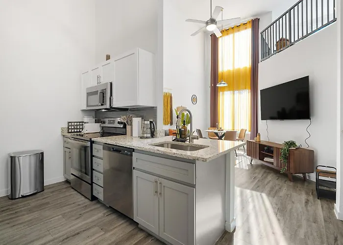Modern Retreat Near Asu & Downtown Apartment Tempe