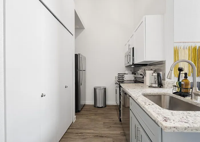 Modern Retreat Near Asu & Downtown Apartment *